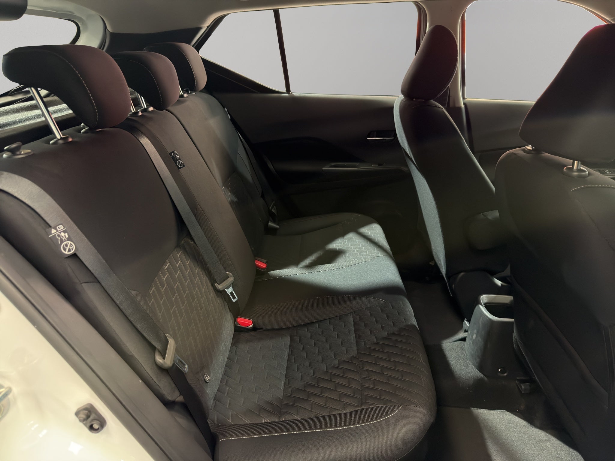 2025 Nissan Kicks VUD 5 pts. Play Advance, 1.6l, CVT, RA-17 (línea nueva)