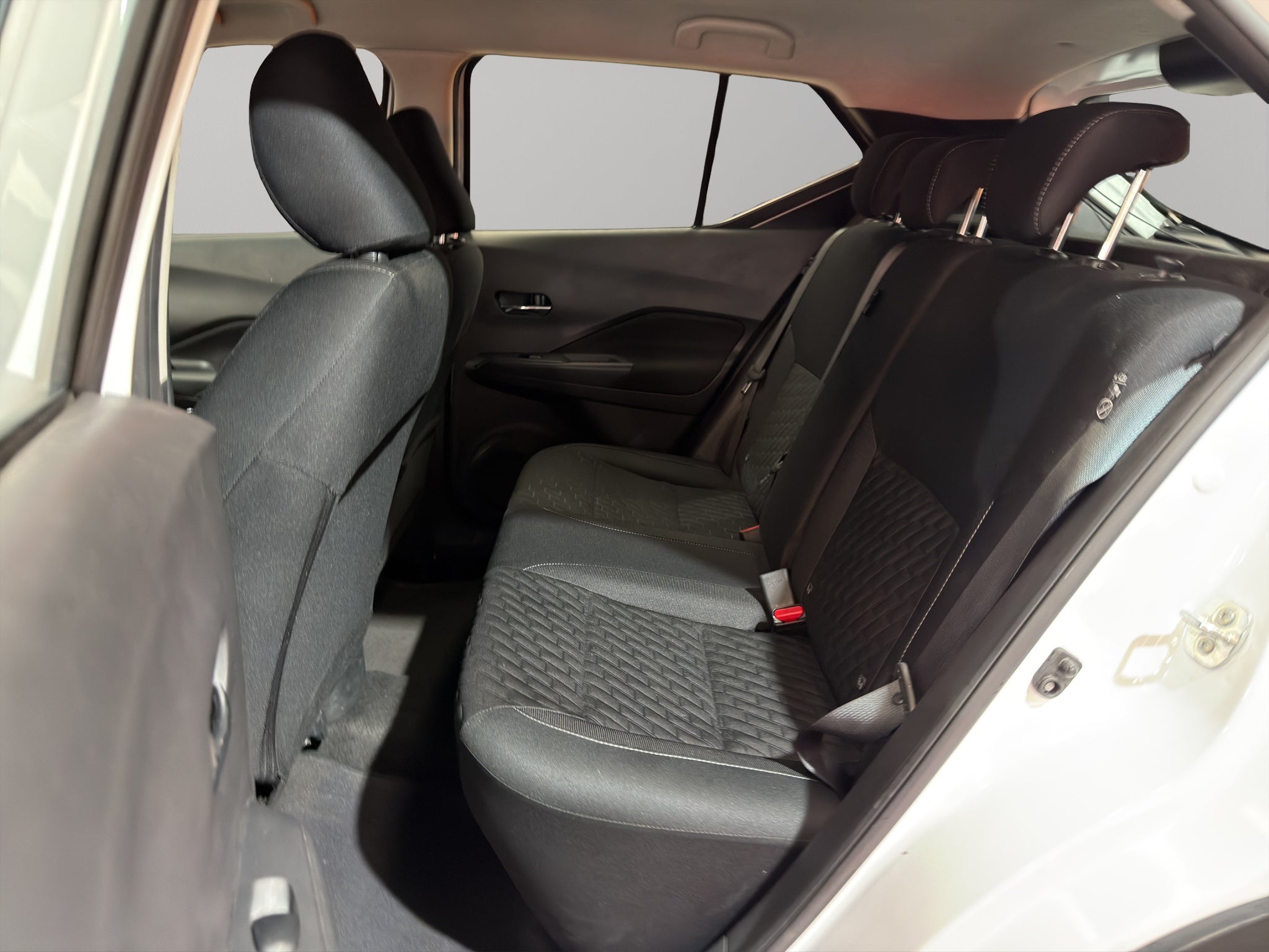 2025 Nissan Kicks VUD 5 pts. Play Advance, 1.6l, CVT, RA-17 (línea nueva)