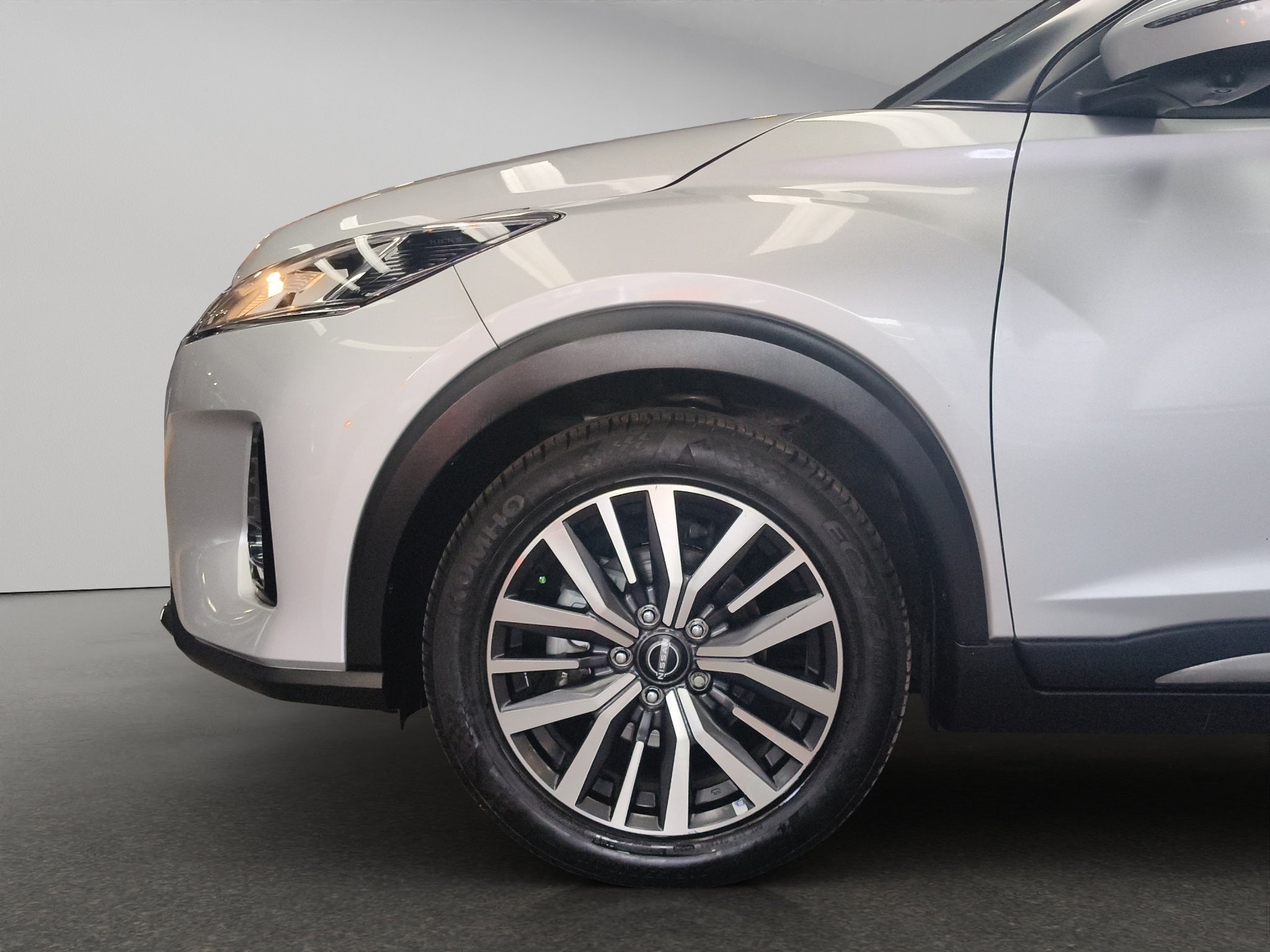 2023 Nissan Kicks VUD 5 pts. Exclusive, 1.6l, TA, a/ac. Aut., piel, GPS, RA-17