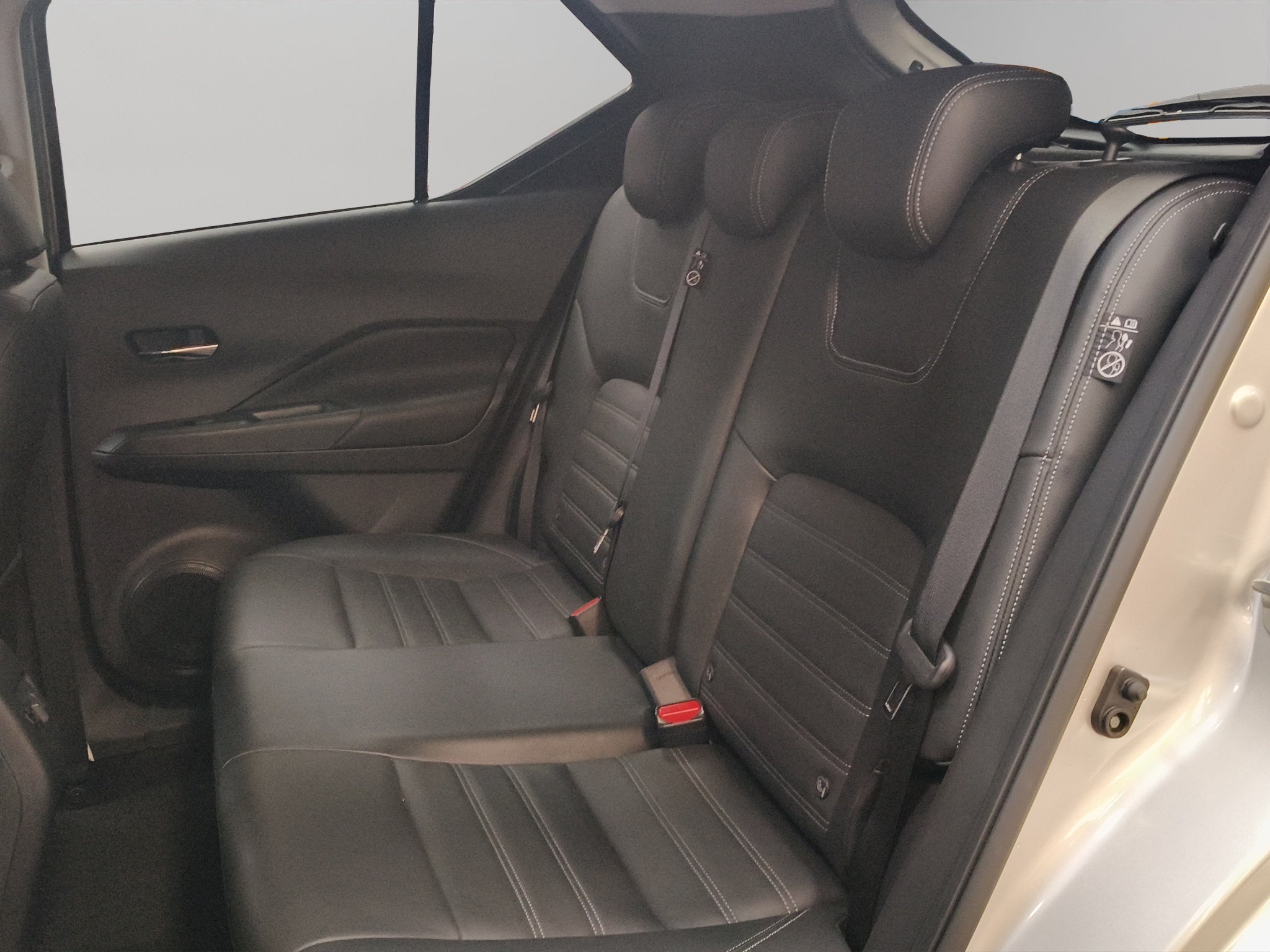 2023 Nissan Kicks VUD 5 pts. Platinum, 1.6l, TA, a/ac. Aut., piel, GPS, RA-18