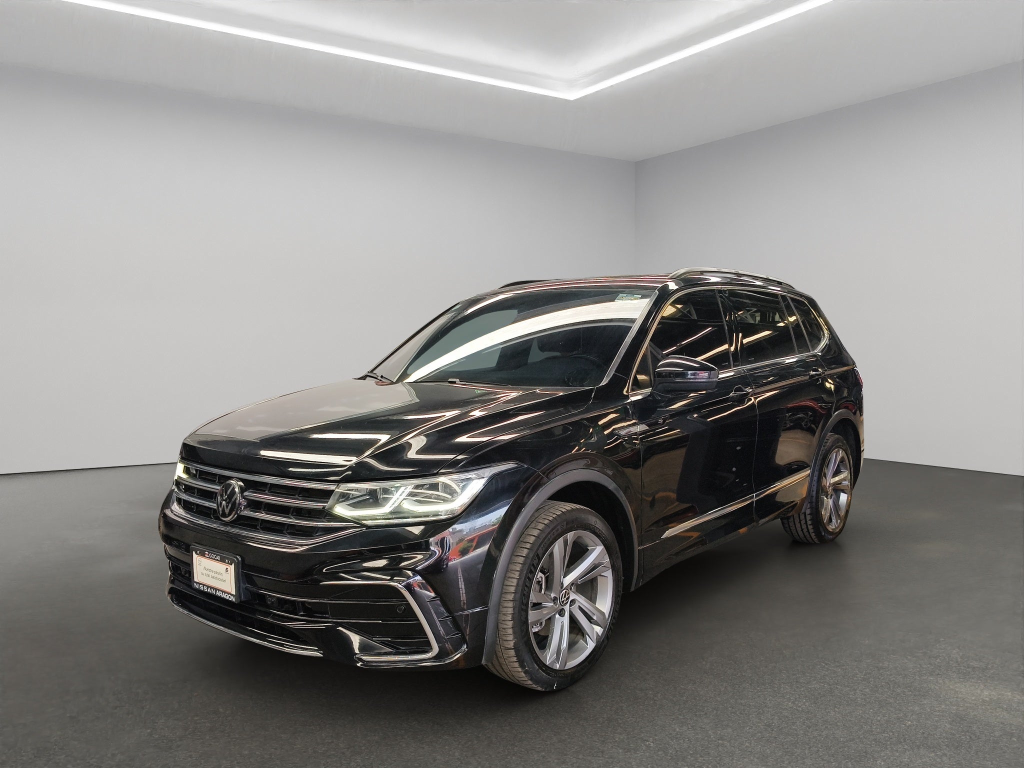 2024 Volkswagen Tiguan VUD 5 pts. R-Line, 1.4T, DSG, piel, QCP, f. led, RA-19 (línea anterior)