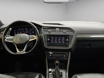 2024 Volkswagen Tiguan VUD 5 pts. R-Line, 1.4T, DSG, piel, QCP, f. led, RA-19 (línea anterior)