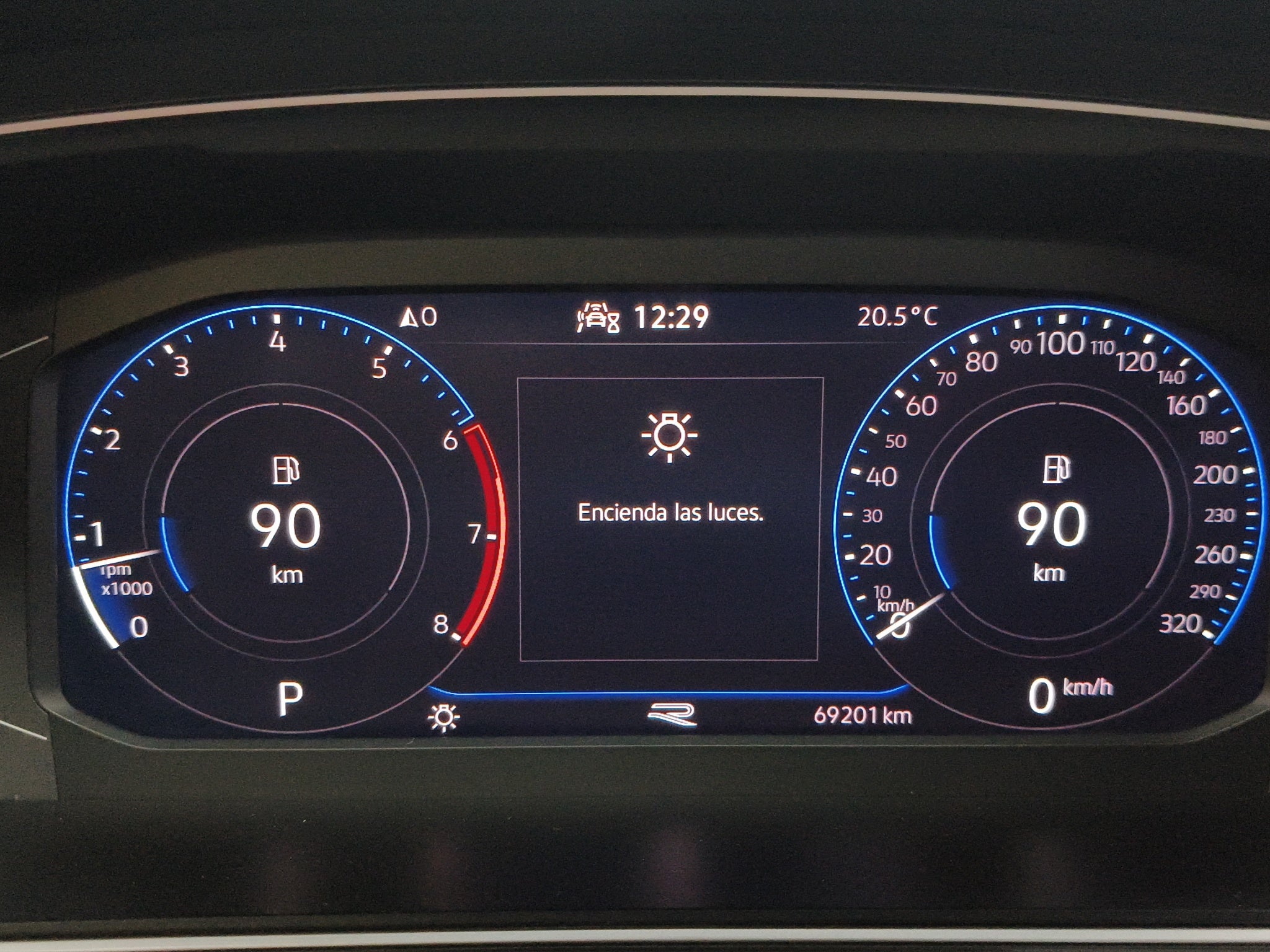 2024 Volkswagen Tiguan VUD 5 pts. R-Line, 1.4T, DSG, piel, QCP, f. led, RA-19 (línea anterior)