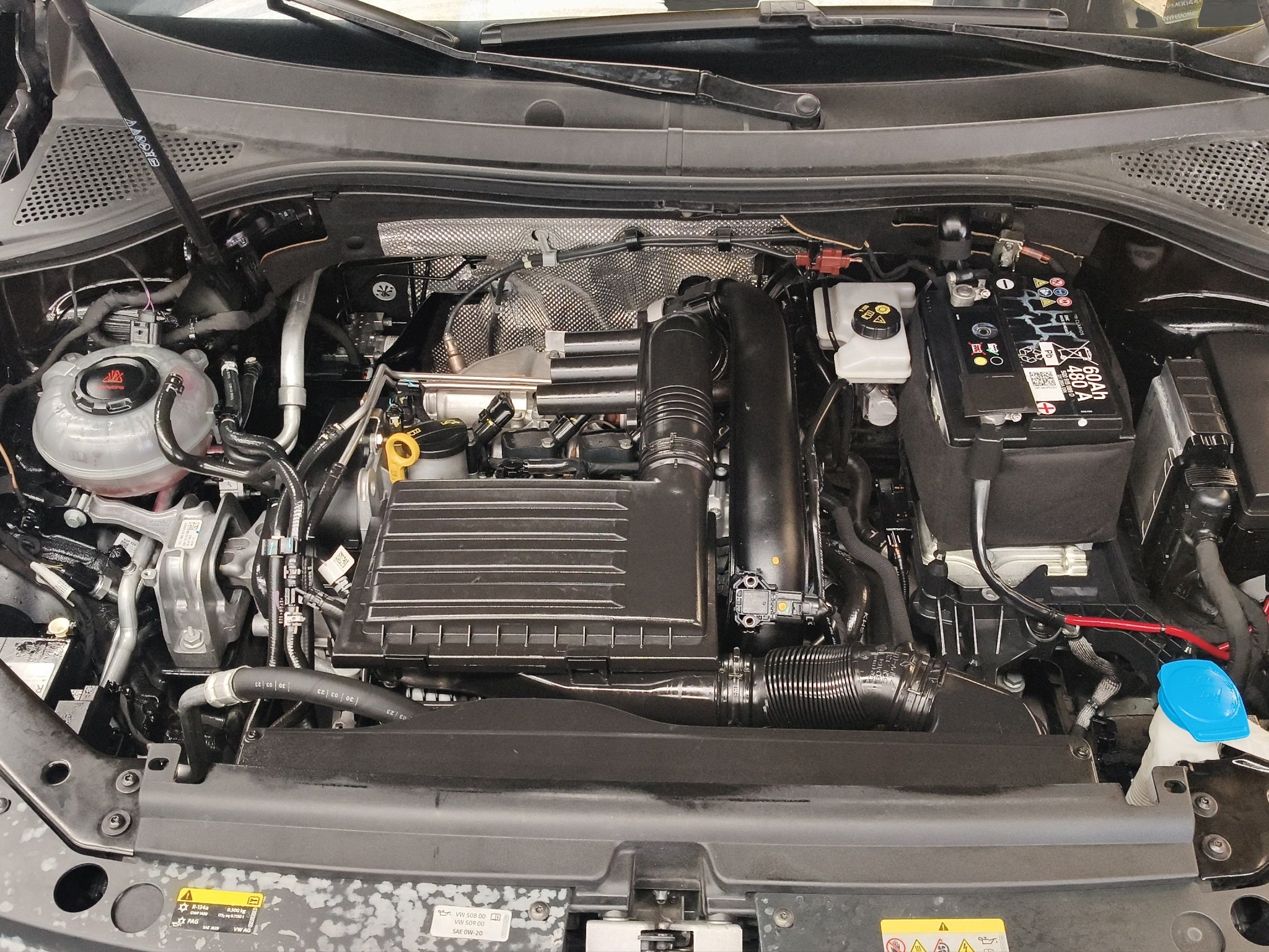 2024 Volkswagen Tiguan VUD 5 pts. R-Line, 1.4T, DSG, piel, QCP, f. led, RA-19 (línea anterior)