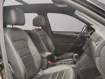 2024 Volkswagen Tiguan VUD 5 pts. R-Line, 1.4T, DSG, piel, QCP, f. led, RA-19 (línea anterior)