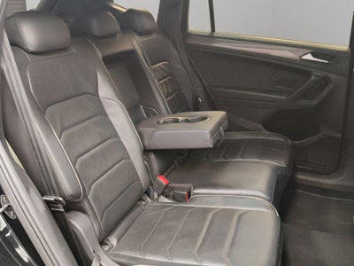 2024 Volkswagen Tiguan VUD 5 pts. R-Line, 1.4T, DSG, piel, QCP, f. led, RA-19 (línea anterior)