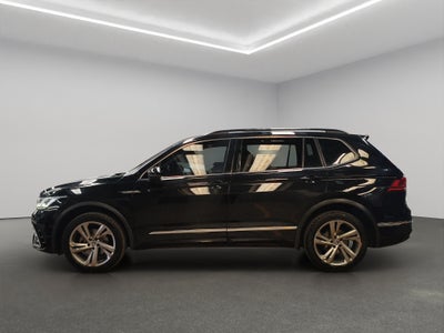 2024 Volkswagen Tiguan VUD 5 pts. R-Line, 1.4T, DSG, piel, QCP, f. led, RA-19 (línea anterior)