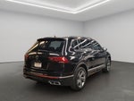 2024 Volkswagen Tiguan VUD 5 pts. R-Line, 1.4T, DSG, piel, QCP, f. led, RA-19 (línea anterior)