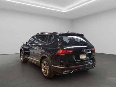 2024 Volkswagen Tiguan VUD 5 pts. R-Line, 1.4T, DSG, piel, QCP, f. led, RA-19 (línea anterior)