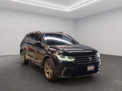 2024 Volkswagen Tiguan VUD 5 pts. R-Line, 1.4T, DSG, piel, QCP, f. led, RA-19 (línea anterior)