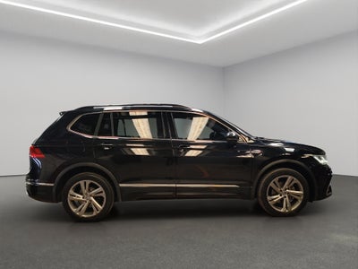 2024 Volkswagen Tiguan VUD 5 pts. R-Line, 1.4T, DSG, piel, QCP, f. led, RA-19 (línea anterior)