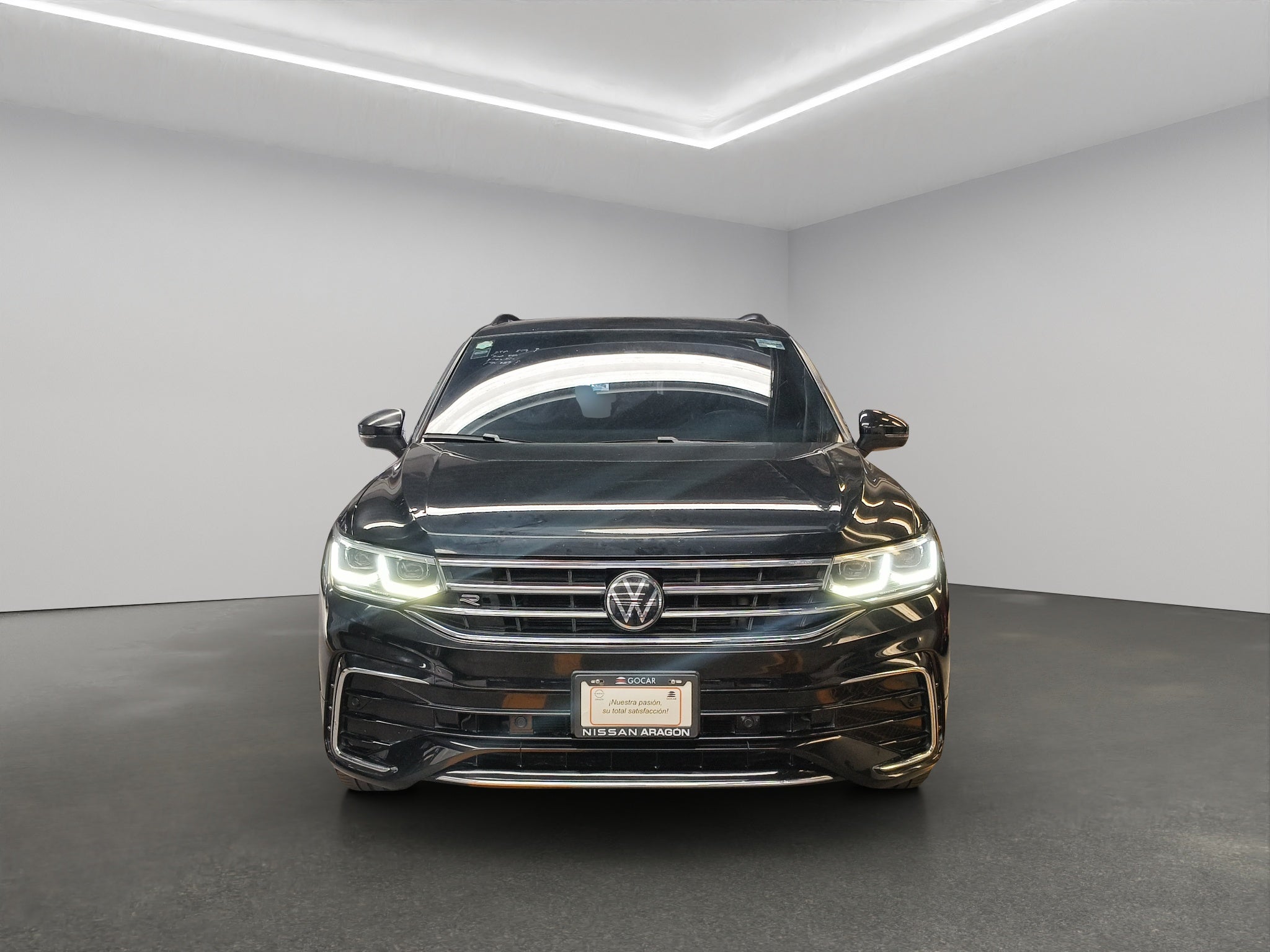 2024 Volkswagen Tiguan VUD 5 pts. R-Line, 1.4T, DSG, piel, QCP, f. led, RA-19 (línea anterior)