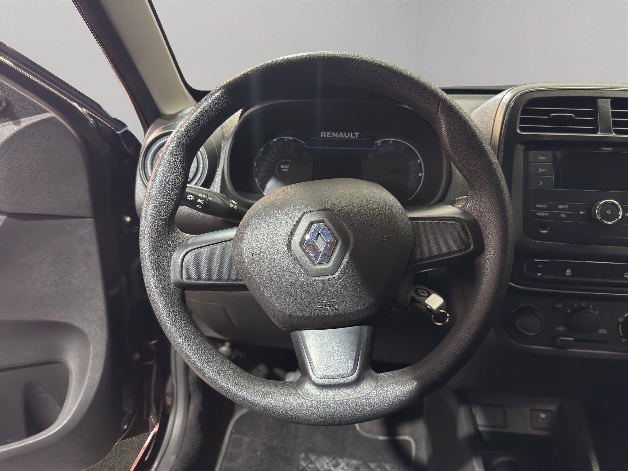 2025 Renault Kwid 5 pts. HB Intens, TM5, a/ac., R-14