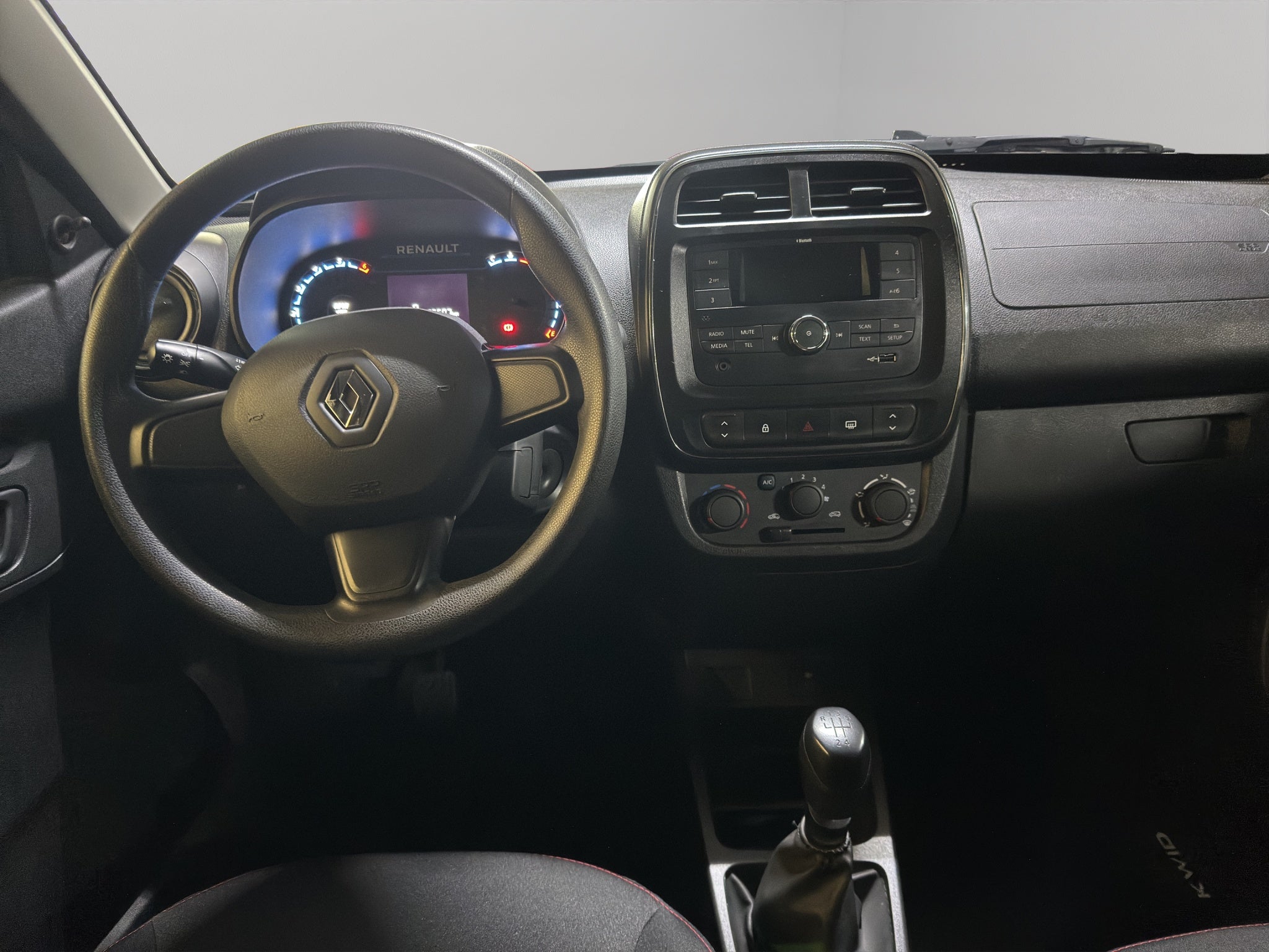2025 Renault Kwid 5 pts. HB Intens, TM5, a/ac., R-14