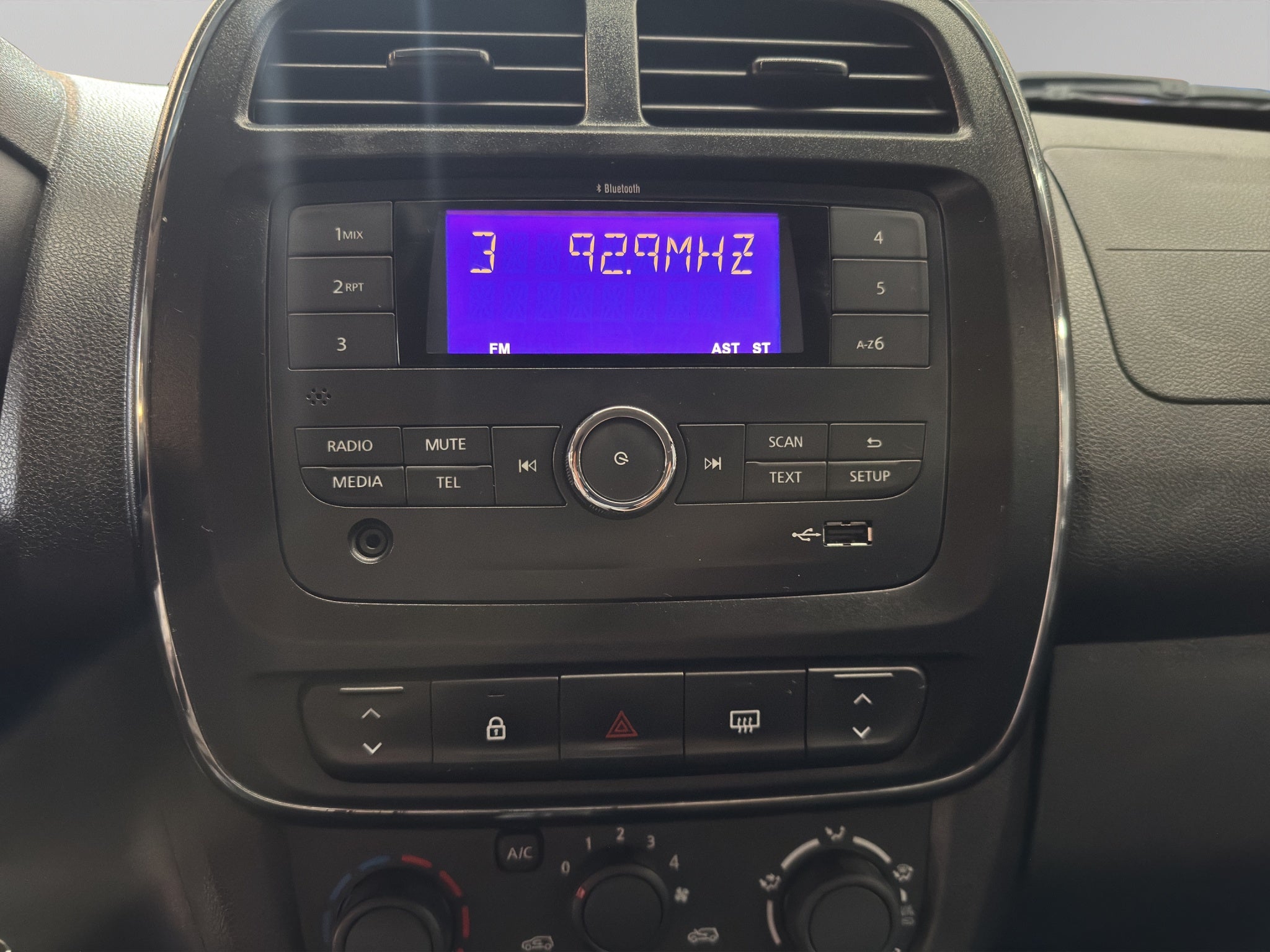 2025 Renault Kwid 5 pts. HB Intens, TM5, a/ac., R-14