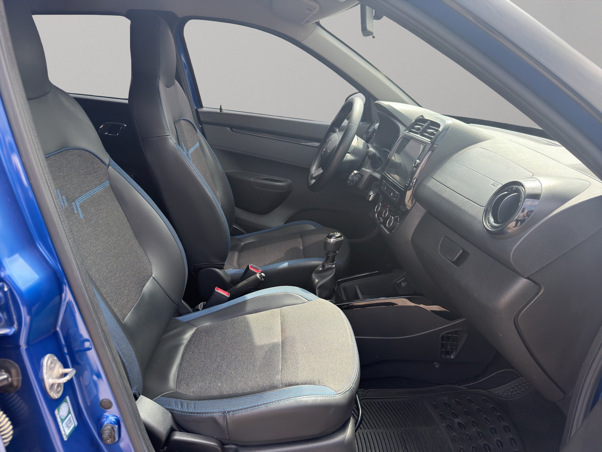 2024 Renault Kwid 5 pts. HB Bitono, TM5, a/ac., pantalla touch 8