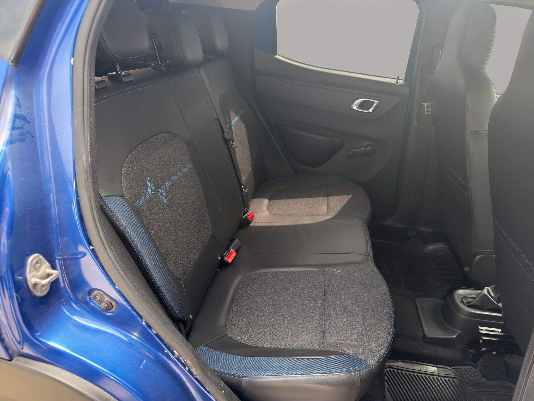 2024 Renault Kwid 5 pts. HB Bitono, TM5, a/ac., pantalla touch 8