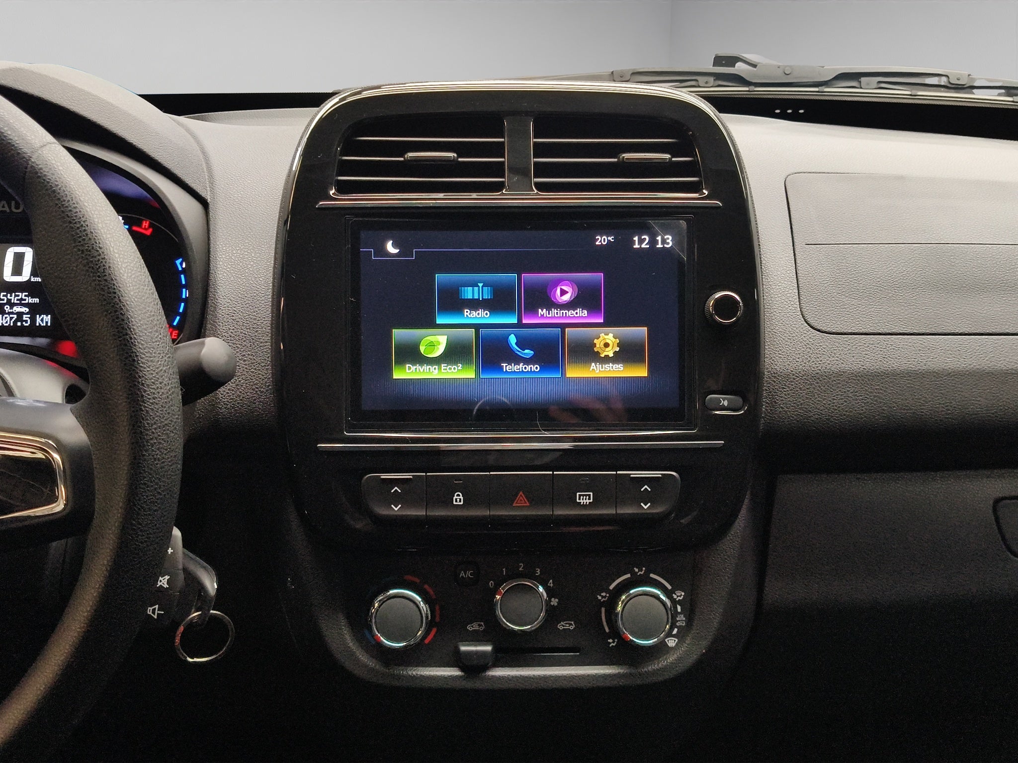 2025 Renault Kwid 5 pts. HB Iconic, TM5, a/ac., pantalla touch 8