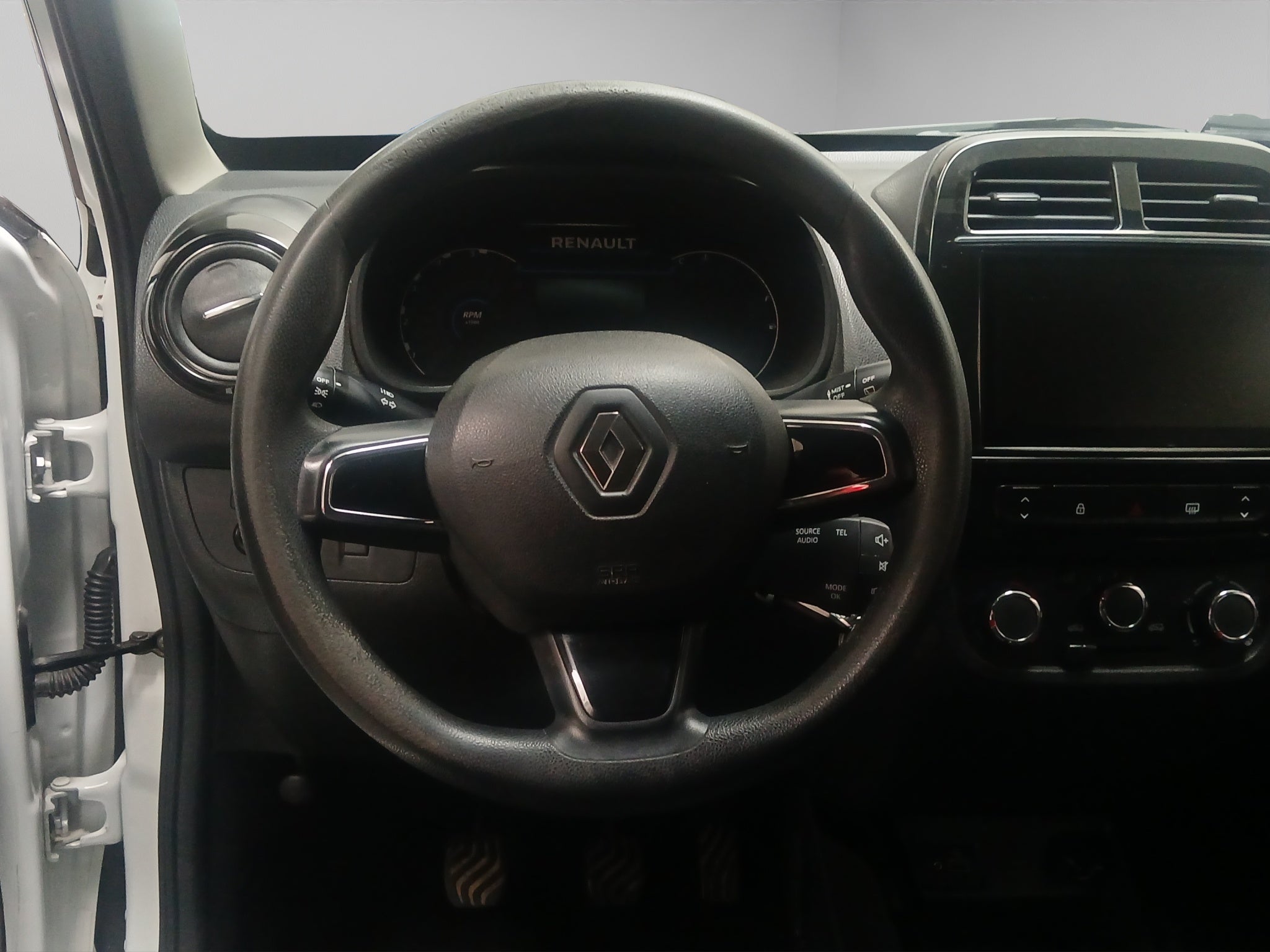 2023 Renault Kwid 5 pts. HB Bitono, TM5, a/ac., pantalla touch 8