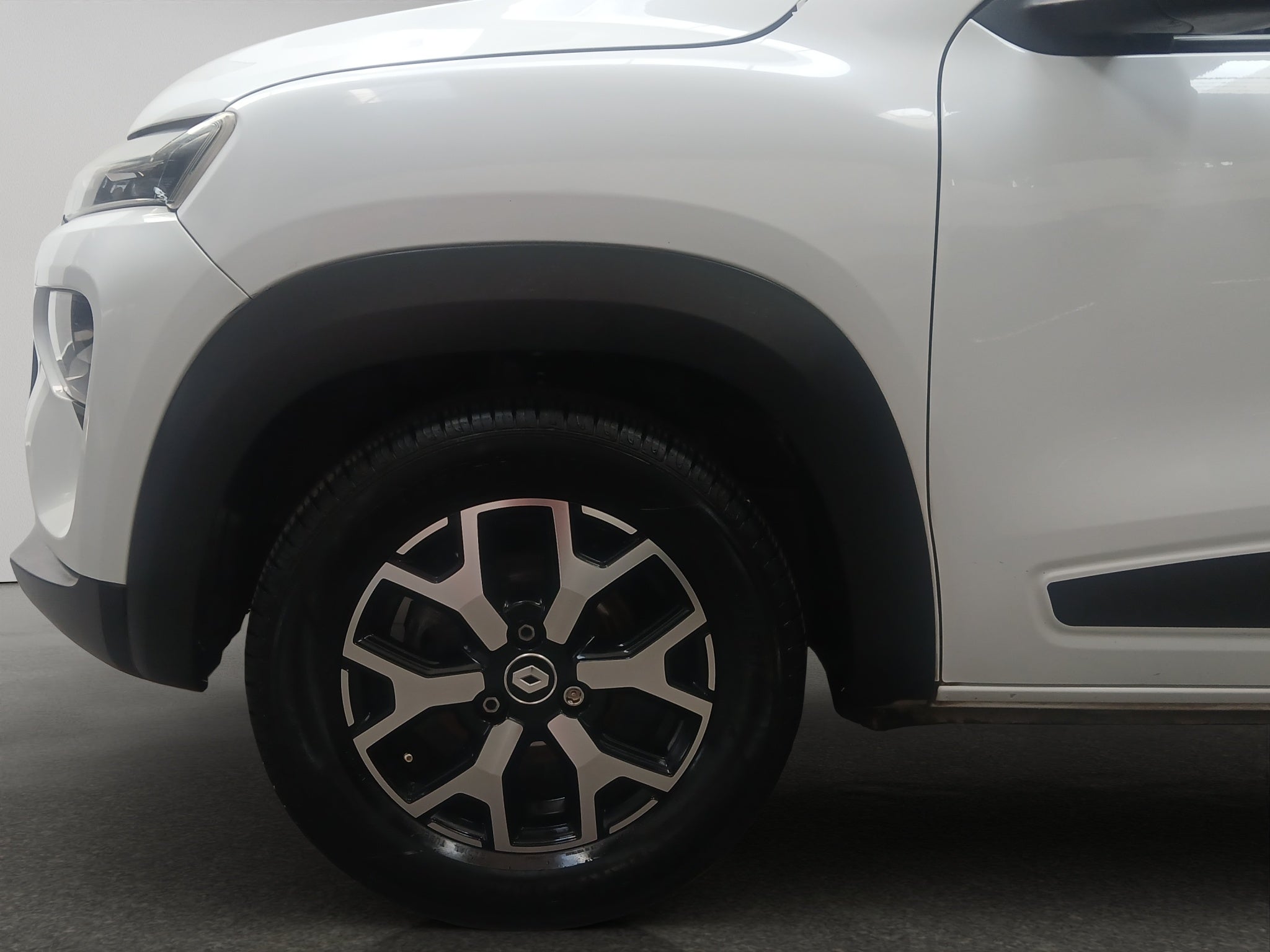 2023 Renault Kwid 5 pts. HB Bitono, TM5, a/ac., pantalla touch 8