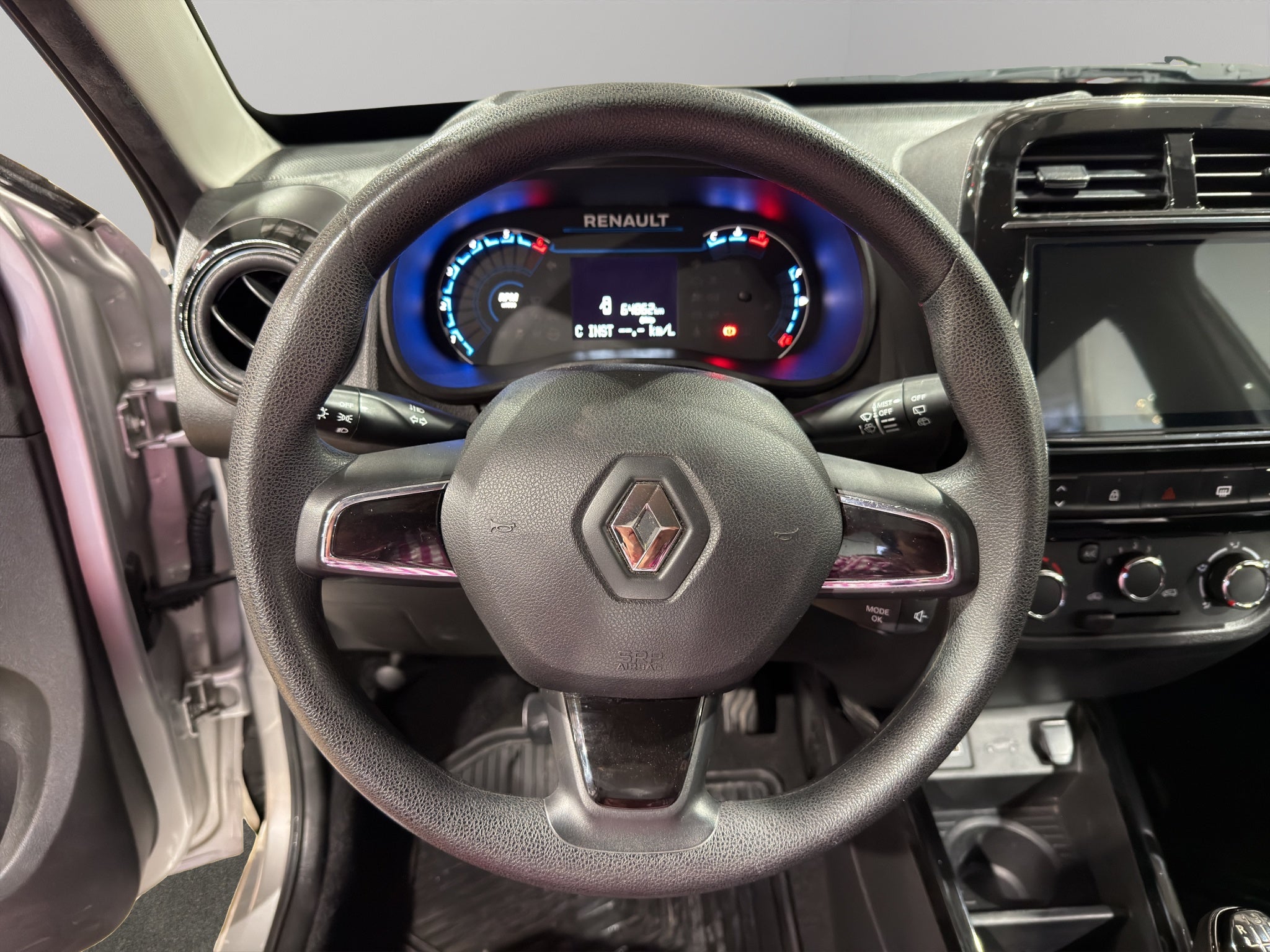 2024 Renault Kwid 5 pts. HB Bitono, TM5, a/ac., pantalla touch 8