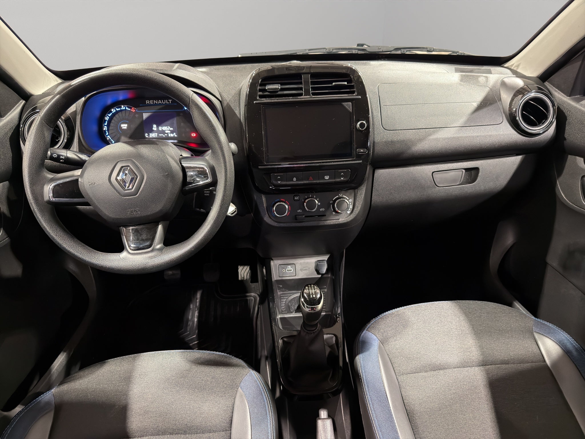 2024 Renault Kwid 5 pts. HB Bitono, TM5, a/ac., pantalla touch 8