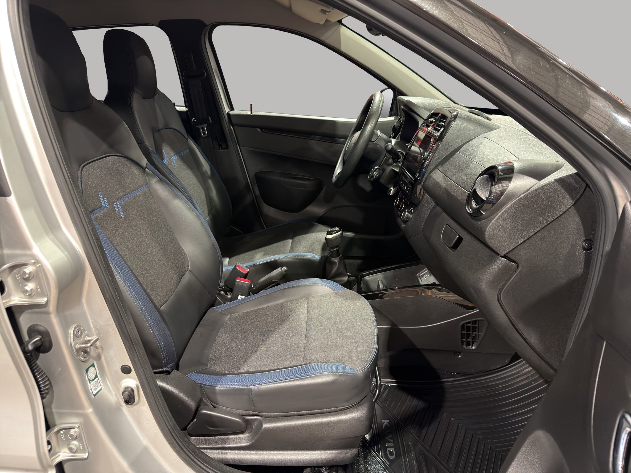 2024 Renault Kwid 5 pts. HB Bitono, TM5, a/ac., pantalla touch 8