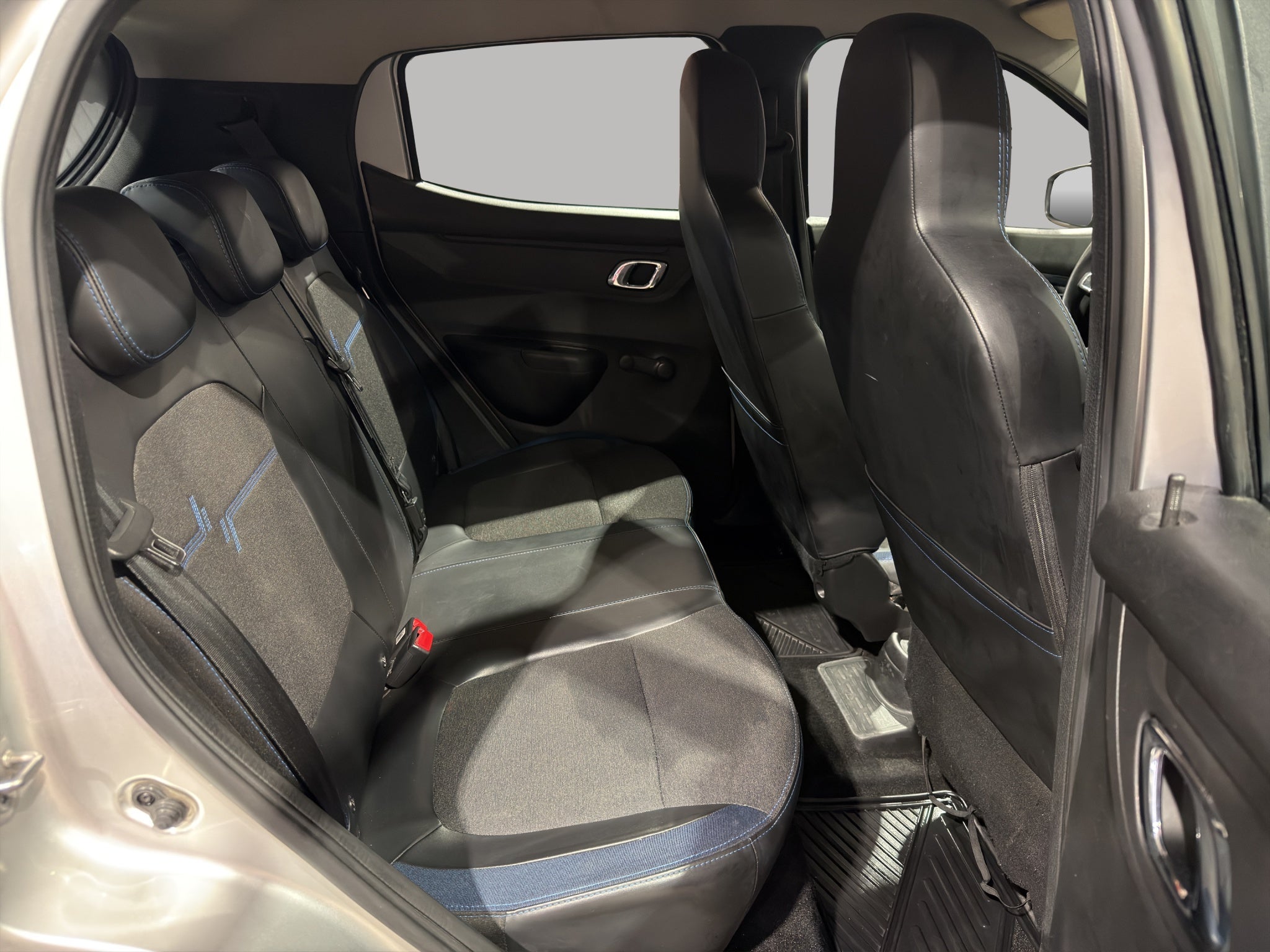 2024 Renault Kwid 5 pts. HB Bitono, TM5, a/ac., pantalla touch 8
