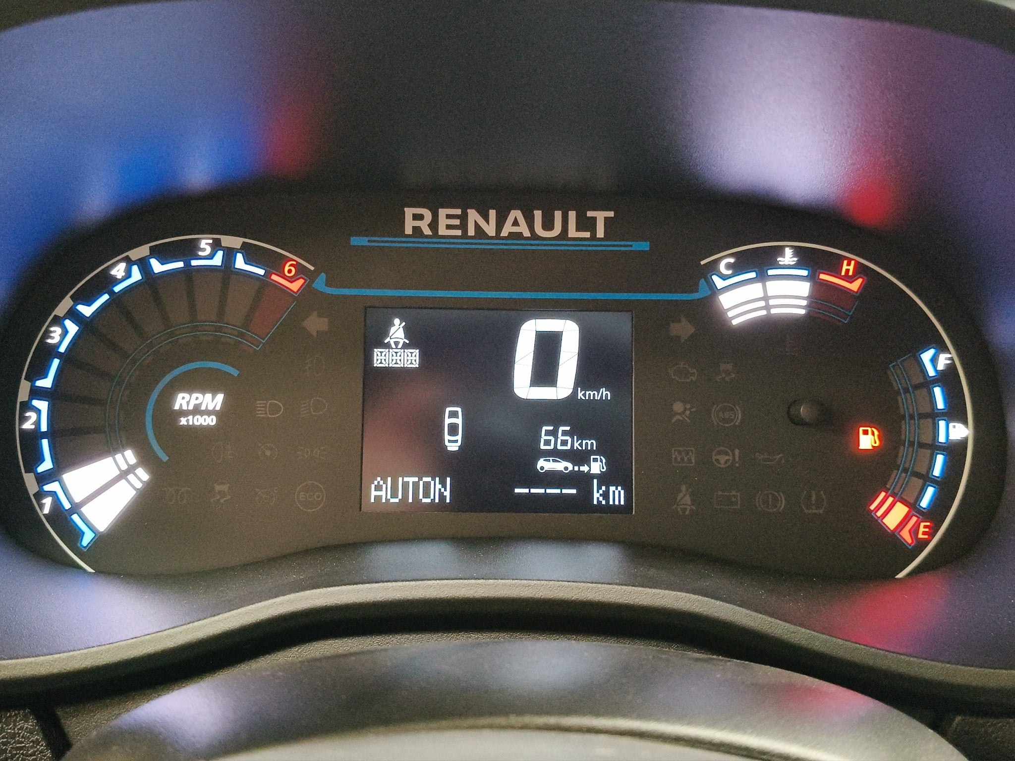 2025 Renault Kwid 5 pts. HB Bitono, TM5, a/ac., pantalla touch 8