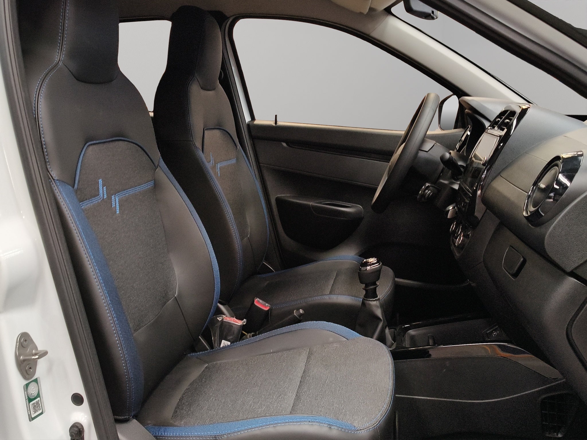 2025 Renault Kwid 5 pts. HB Bitono, TM5, a/ac., pantalla touch 8