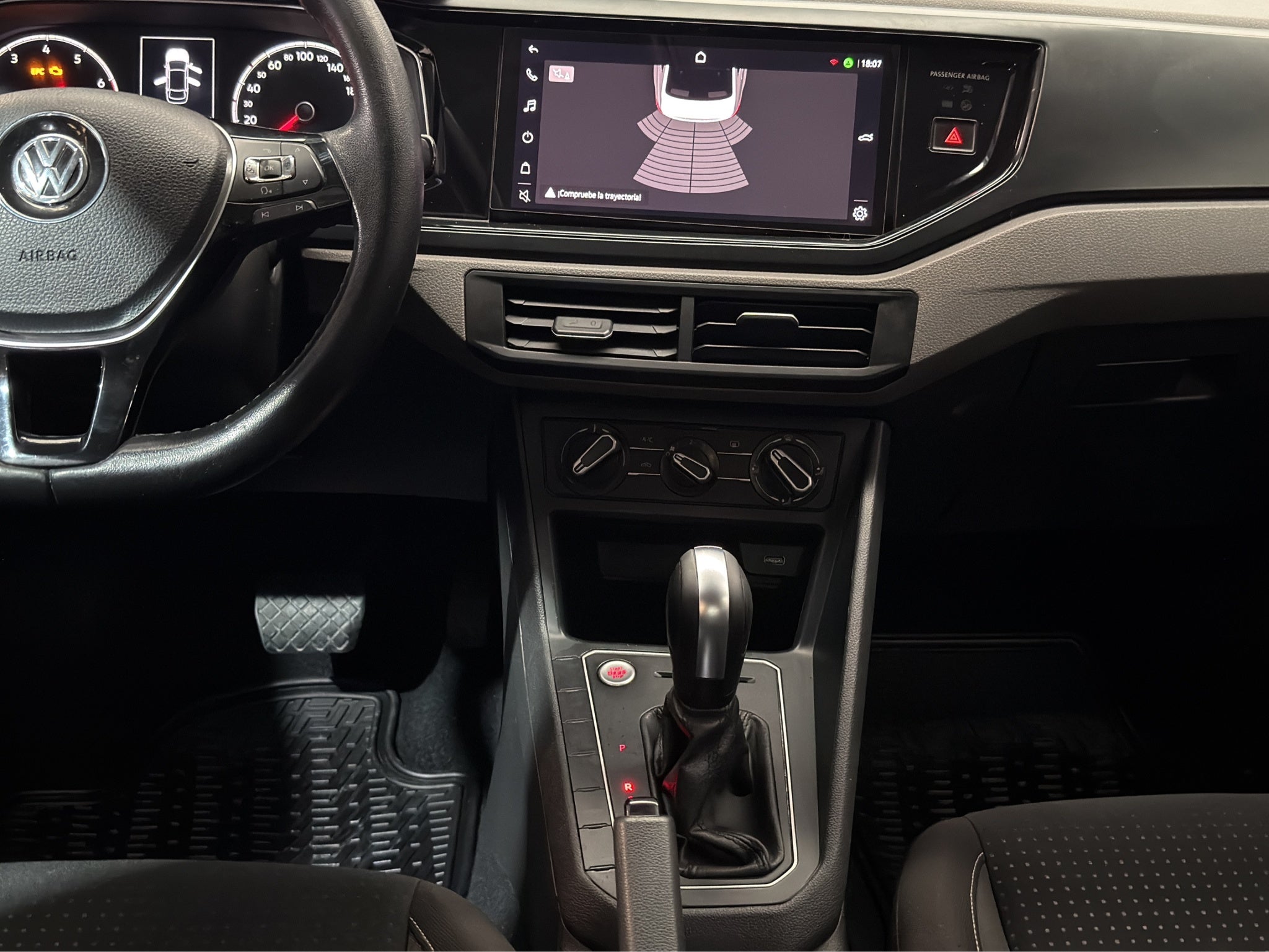 2022 Volkswagen Virtus 4 pts. Comfortline, 1.6l, TA, a/ac., f. niebla, RA-16 (cambio de línea)