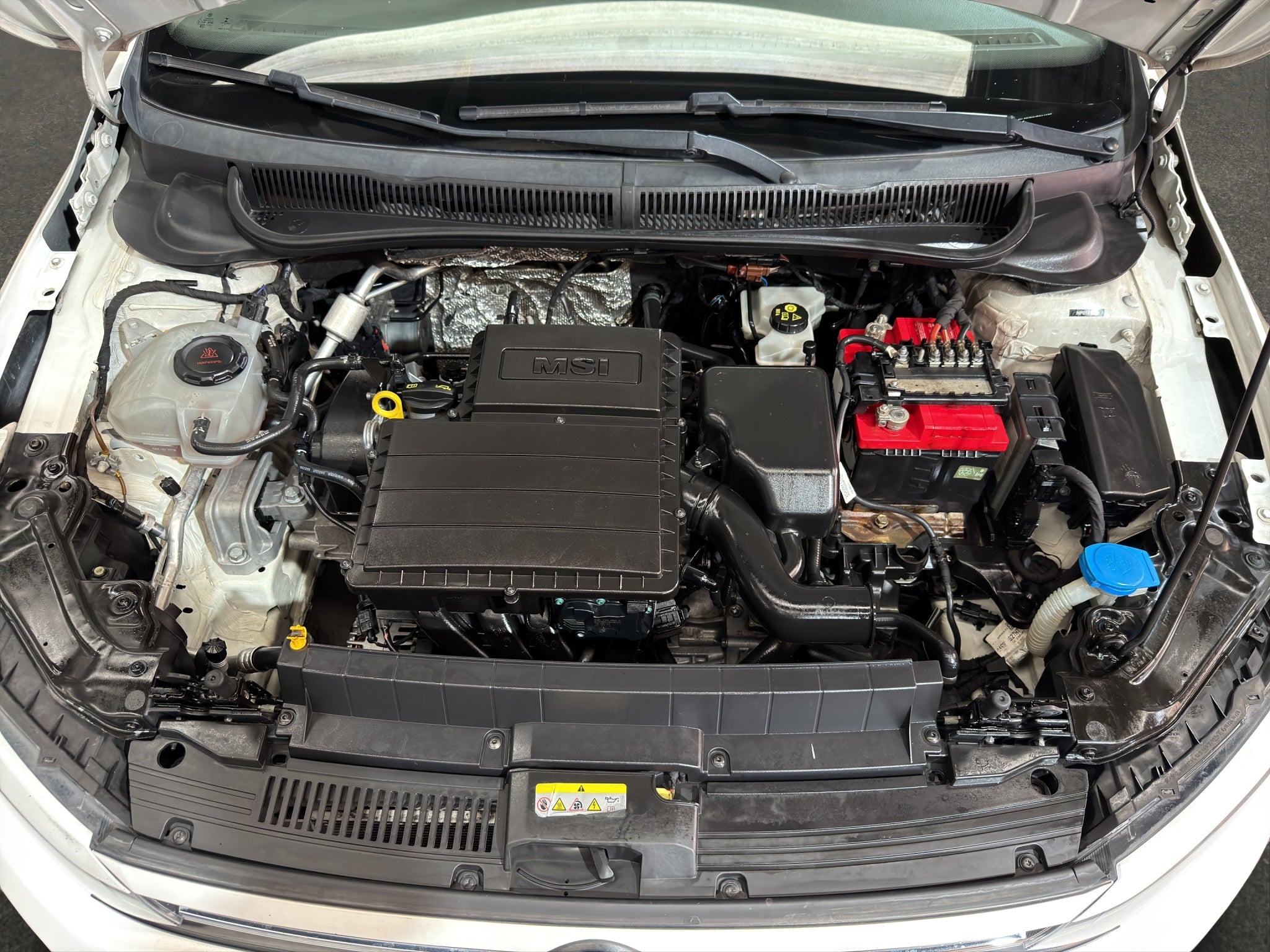2022 Volkswagen Virtus 4 pts. Comfortline, 1.6l, TA, a/ac., f. niebla, RA-16 (cambio de línea)