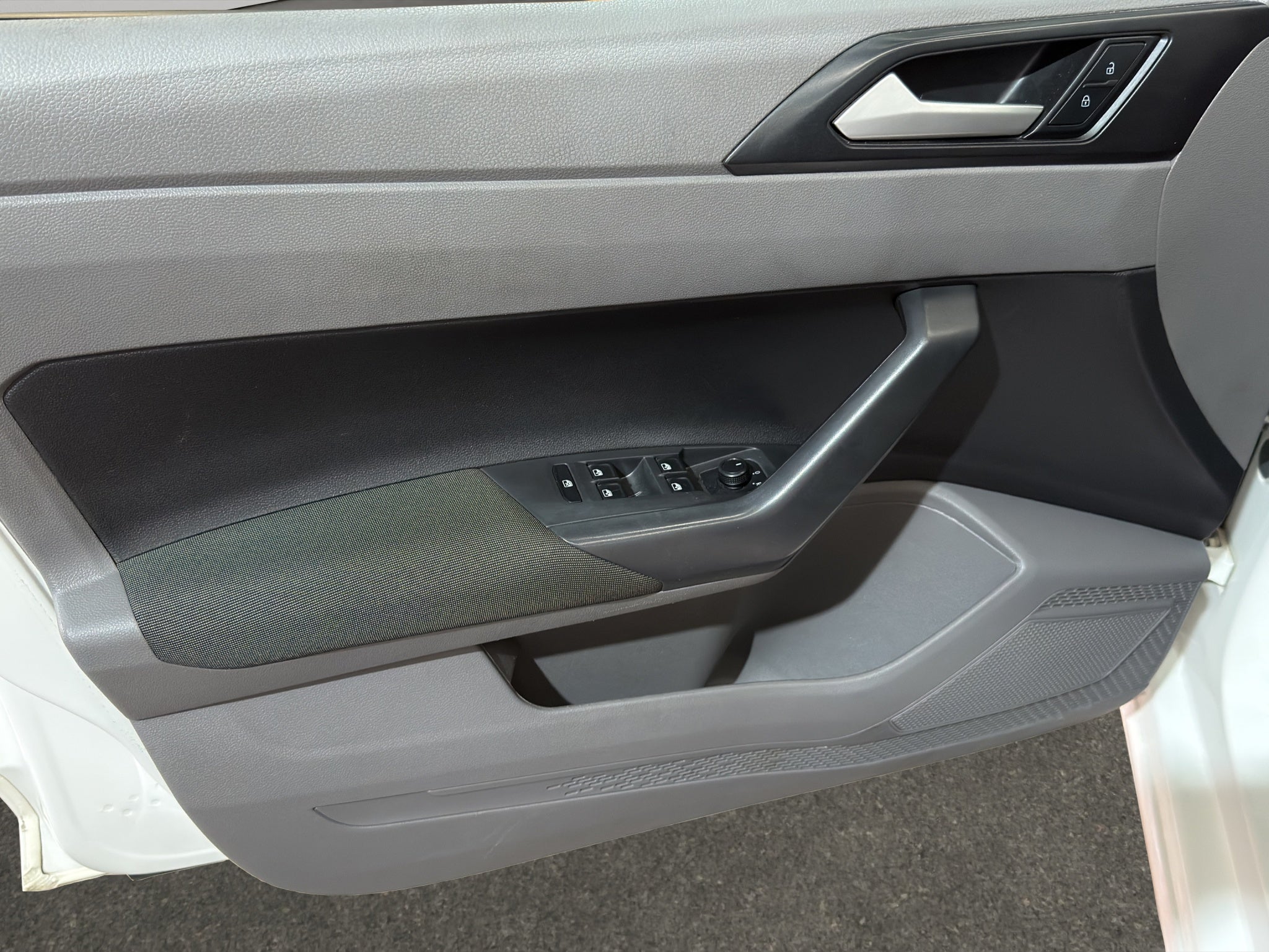 2022 Volkswagen Virtus 4 pts. Comfortline, 1.6l, TA, a/ac., f. niebla, RA-16 (cambio de línea)