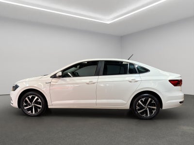 2022 Volkswagen Virtus 4 pts. Comfortline, 1.6l, TA, a/ac., f. niebla, RA-16 (cambio de línea)