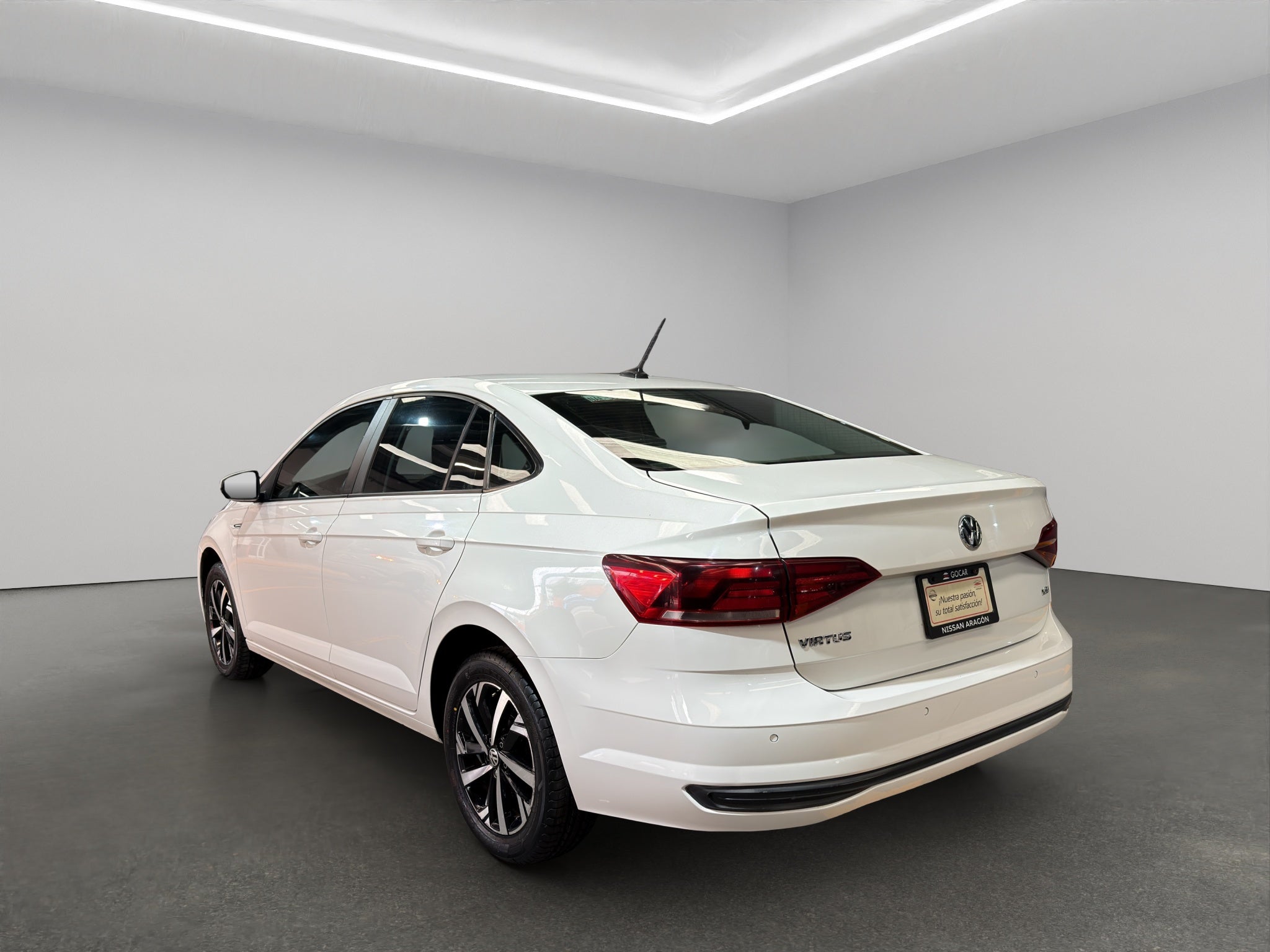 2022 Volkswagen Virtus 4 pts. Comfortline, 1.6l, TA, a/ac., f. niebla, RA-16 (cambio de línea)