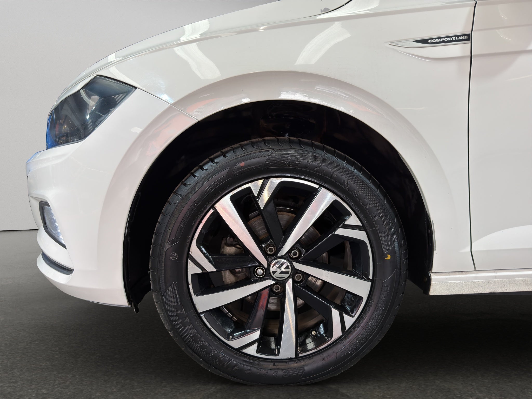 2022 Volkswagen Virtus 4 pts. Comfortline, 1.6l, TA, a/ac., f. niebla, RA-16 (cambio de línea)