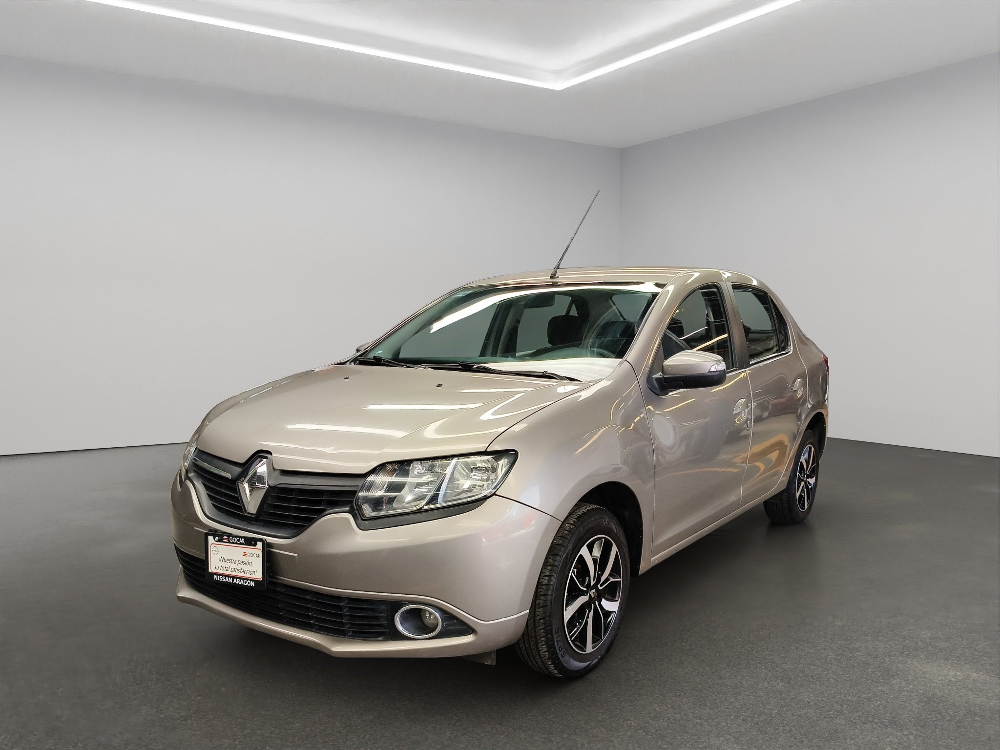 2019 Renault Logan 4 pts. Intens, TM5, VE, GPS, f. niebla, RA-15 (línea anterior)