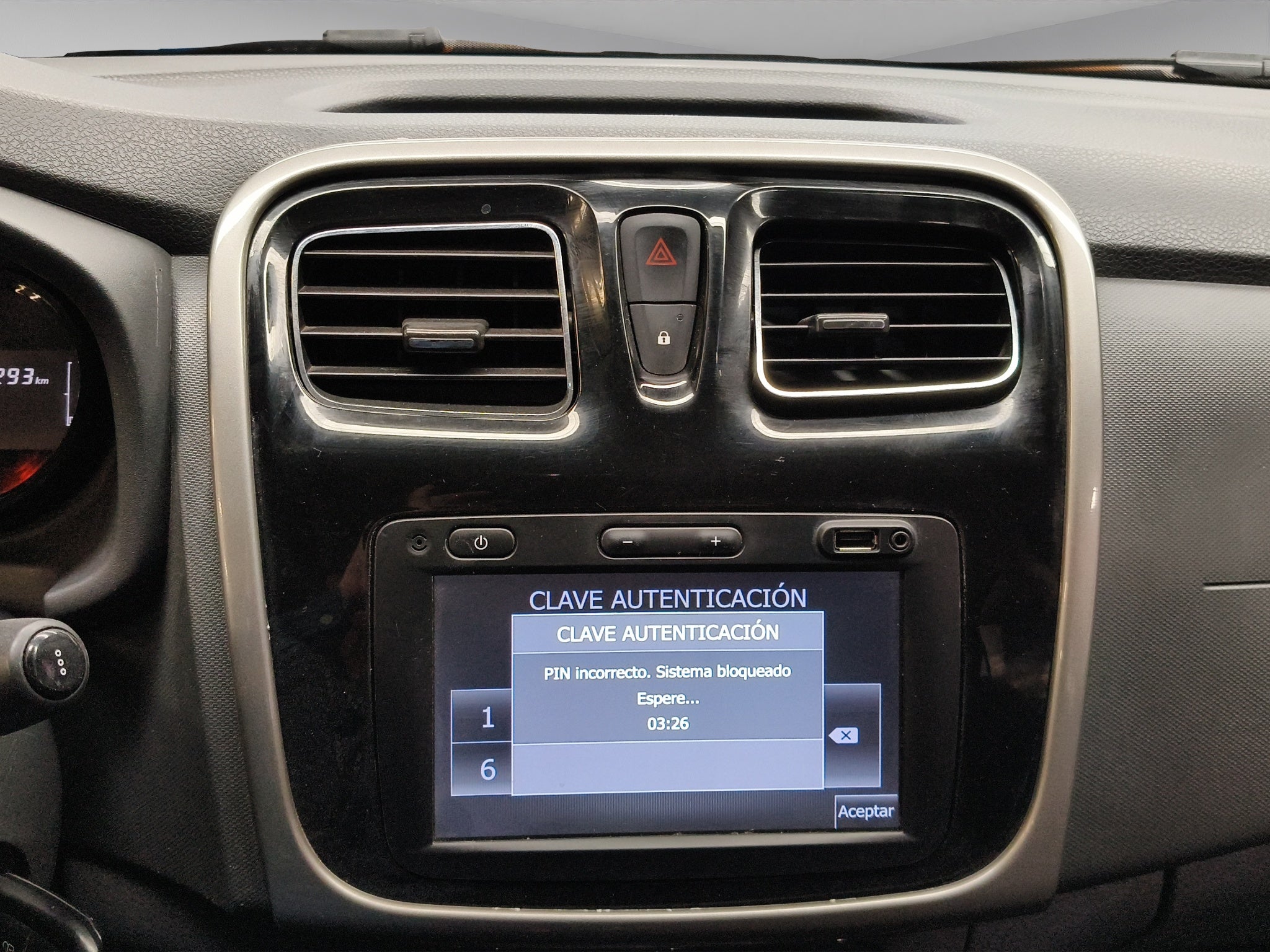 2019 Renault Logan 4 pts. Intens, TM5, VE, GPS, f. niebla, RA-15 (línea anterior)