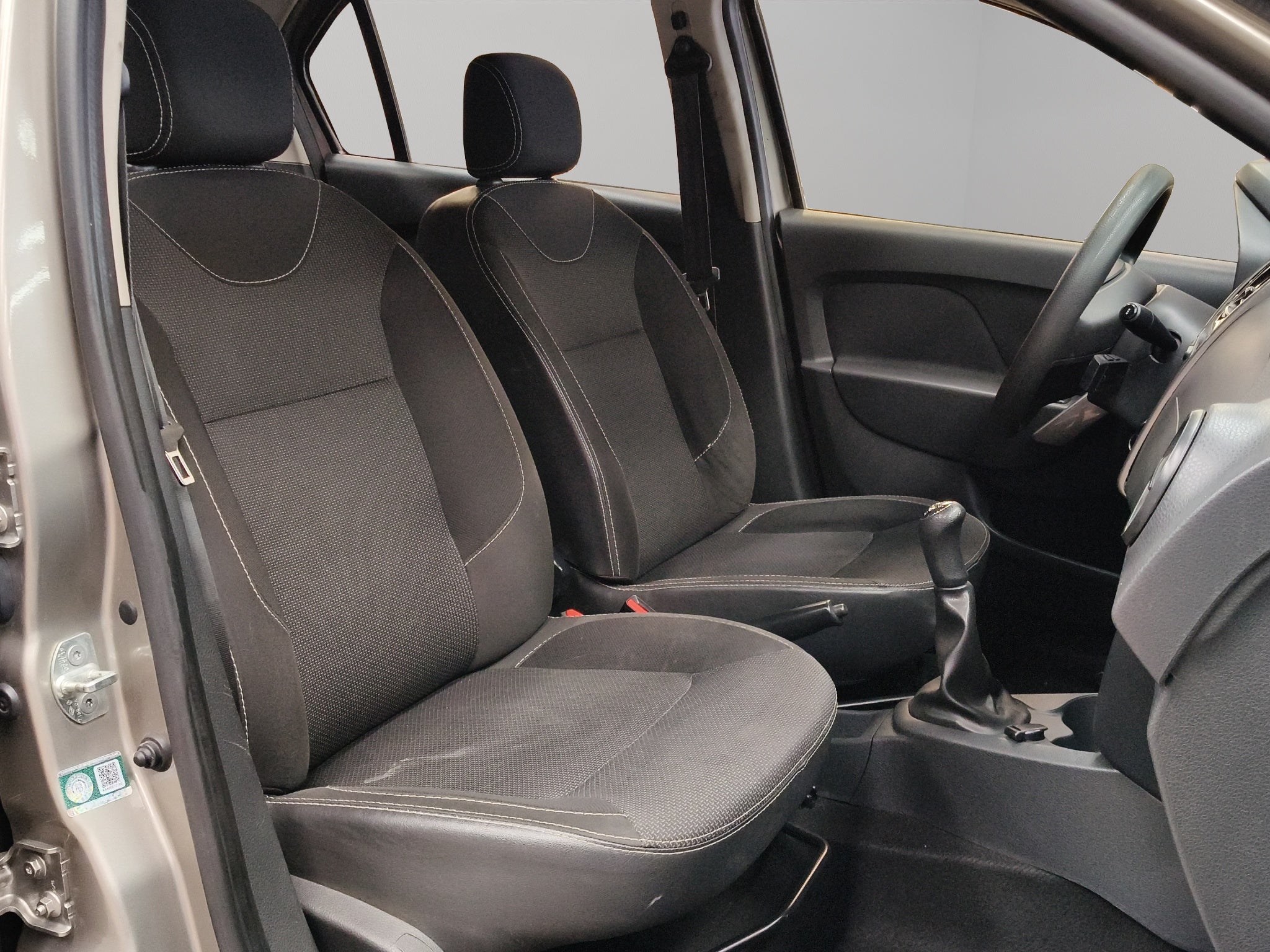 2019 Renault Logan 4 pts. Intens, TM5, VE, GPS, f. niebla, RA-15 (línea anterior)