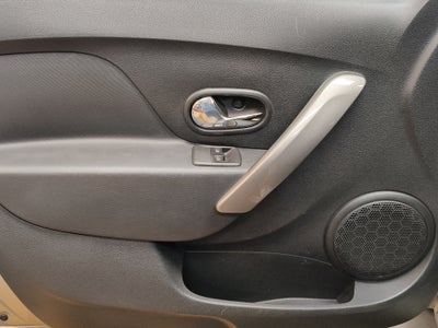 2019 Renault Logan 4 pts. Intens, TM5, VE, GPS, f. niebla, RA-15 (línea anterior)