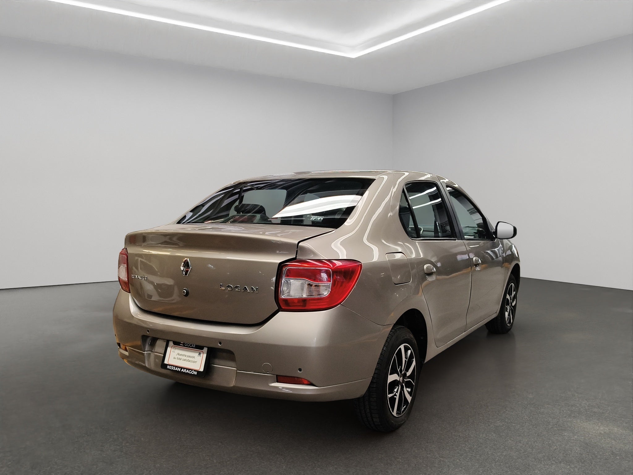 2019 Renault Logan 4 pts. Intens, TM5, VE, GPS, f. niebla, RA-15 (línea anterior)