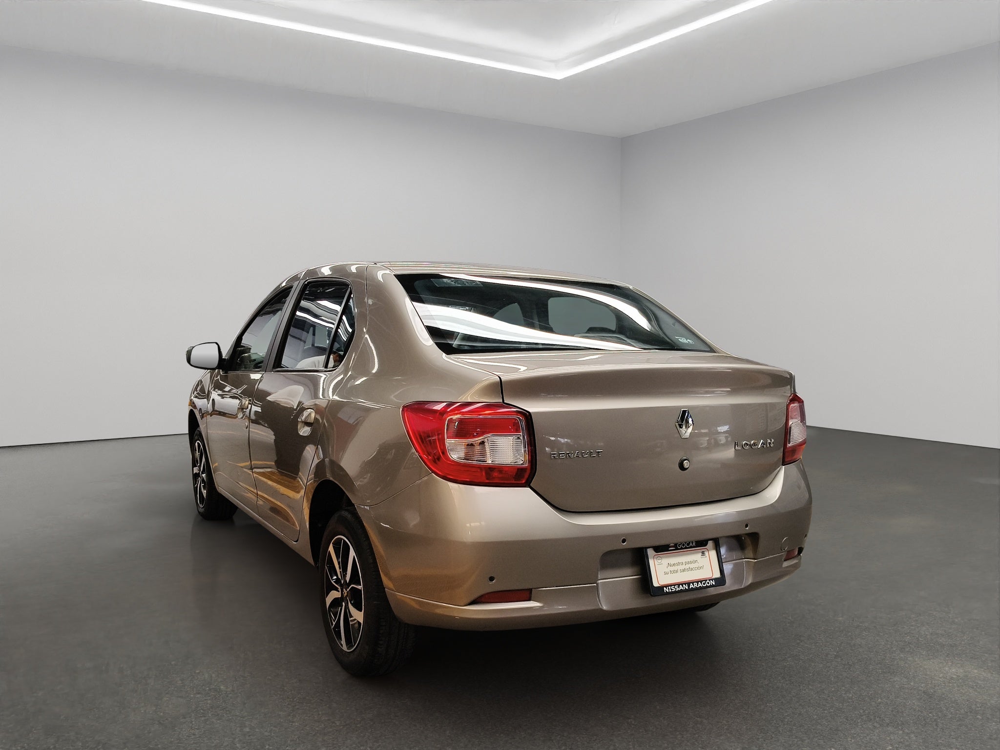 2019 Renault Logan 4 pts. Intens, TM5, VE, GPS, f. niebla, RA-15 (línea anterior)