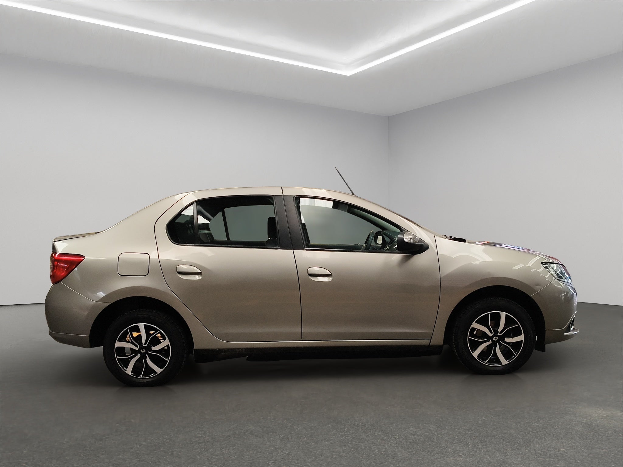 2019 Renault Logan 4 pts. Intens, TM5, VE, GPS, f. niebla, RA-15 (línea anterior)