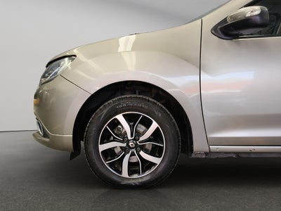 2019 Renault Logan 4 pts. Intens, TM5, VE, GPS, f. niebla, RA-15 (línea anterior)