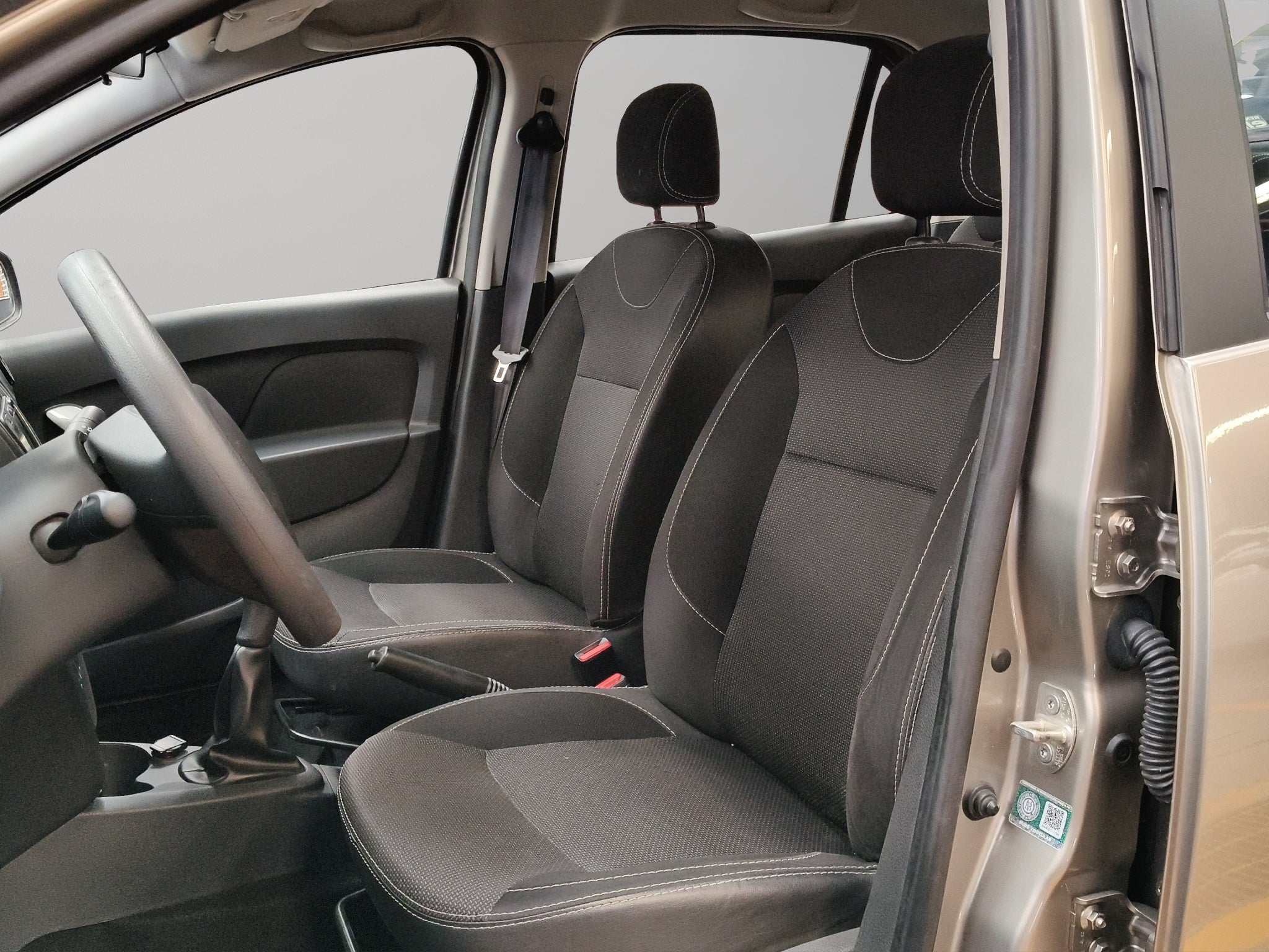 2019 Renault Logan 4 pts. Intens, TM5, VE, GPS, f. niebla, RA-15 (línea anterior)