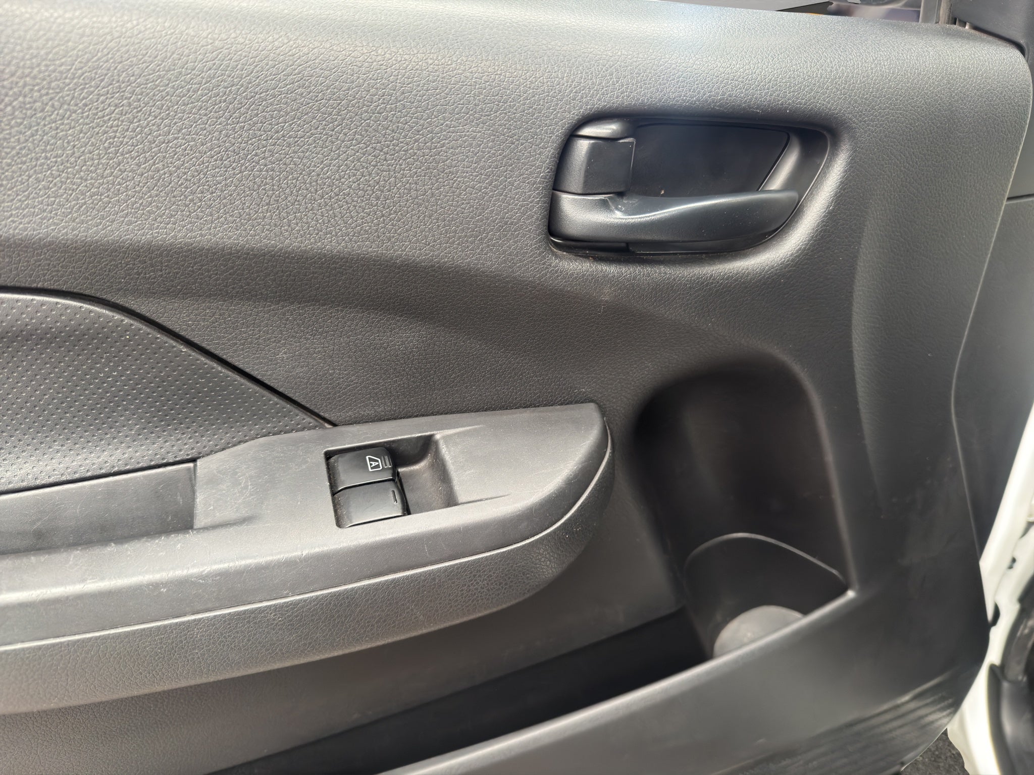 2024 Nissan Comerciales Urvan Panel 4 pts. Amplia, TM5, a/ac.