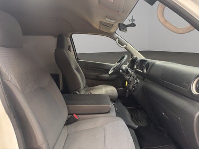 2024 Nissan Comerciales Urvan Panel 4 pts. Amplia, TM5, a/ac.