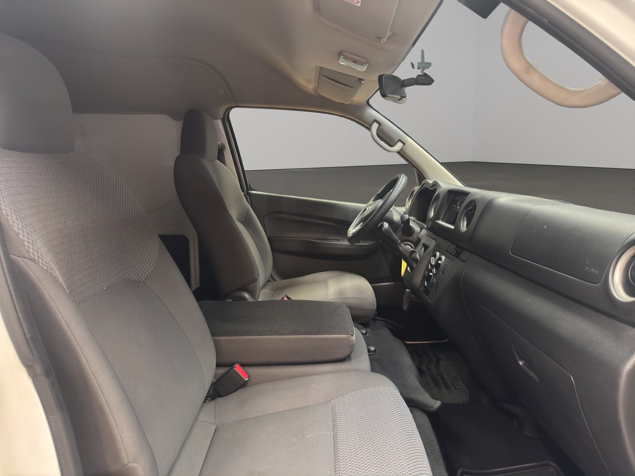 2024 Nissan Comerciales Urvan Panel 4 pts. Amplia, TM5, a/ac.