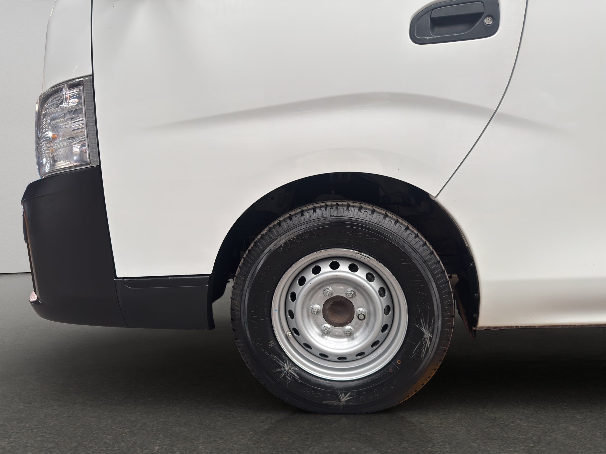 2024 Nissan Comerciales Urvan Panel 4 pts. Amplia, TM5, a/ac.