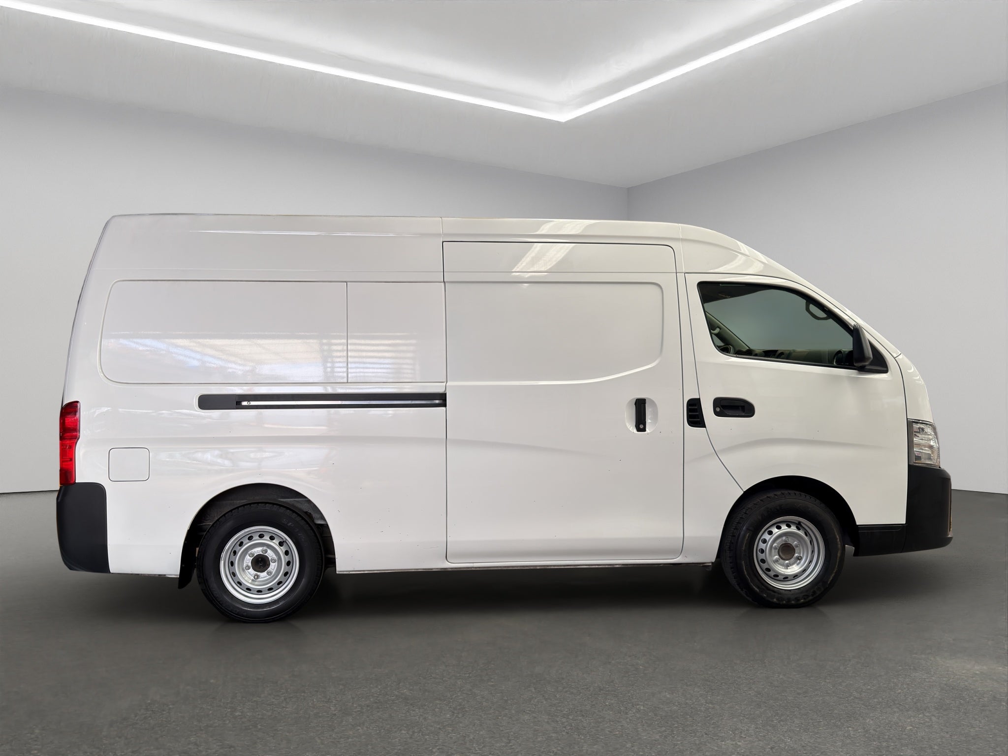 2024 Nissan Comerciales Urvan Panel 4 pts. Amplia, TM5, a/ac.